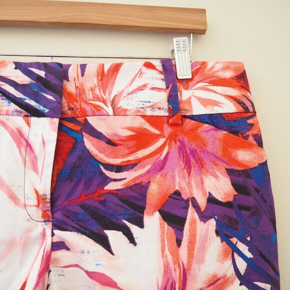 Ann Taylor Signature Floral Shorts sz 12 - Picture 2 of 4